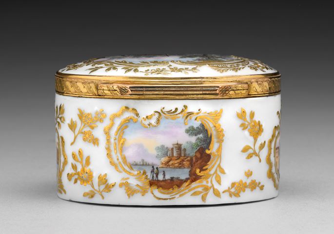 Oval snuffbox with landscape décor | MasterArt